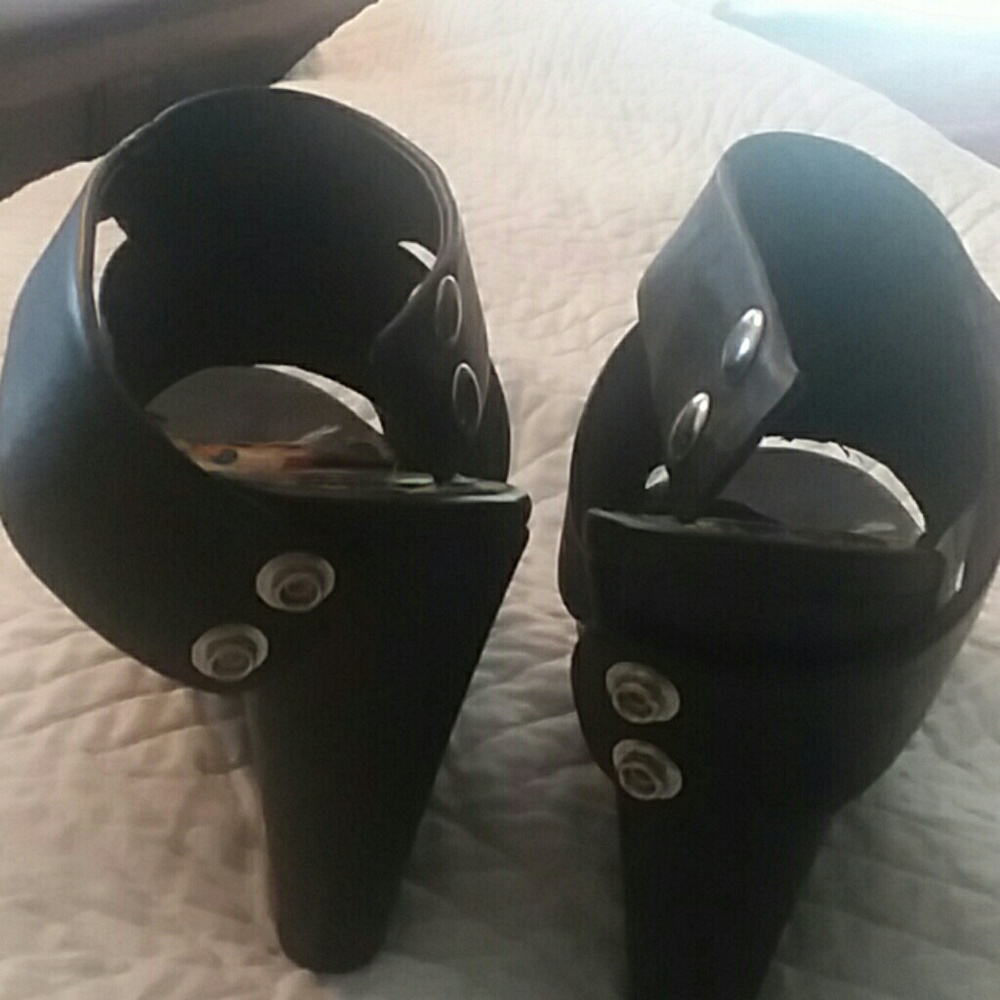 Platforms - Picture 4 of 4